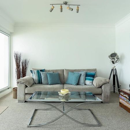 Tides - Beach Front Apartment In Bracklesham Bay チチェスター エクステリア 写真