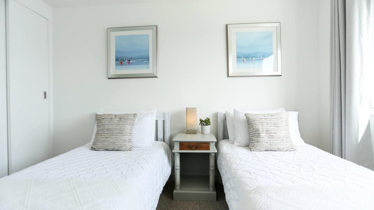 Tides - Beach Front Apartment In Bracklesham Bay チチェスター エクステリア 写真