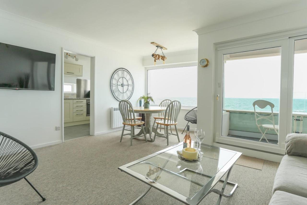 Tides - Beach Front Apartment In Bracklesham Bay チチェスター エクステリア 写真