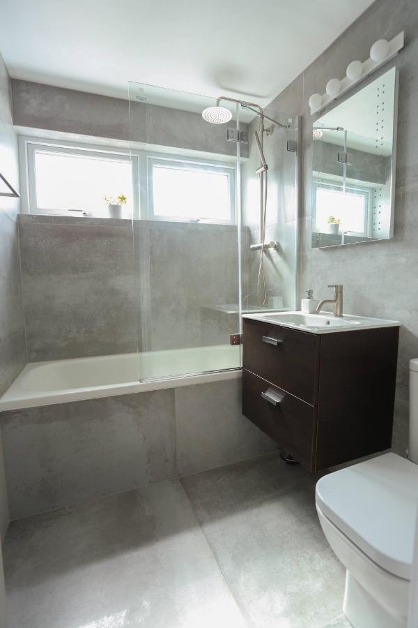 Tides - Beach Front Apartment In Bracklesham Bay チチェスター エクステリア 写真