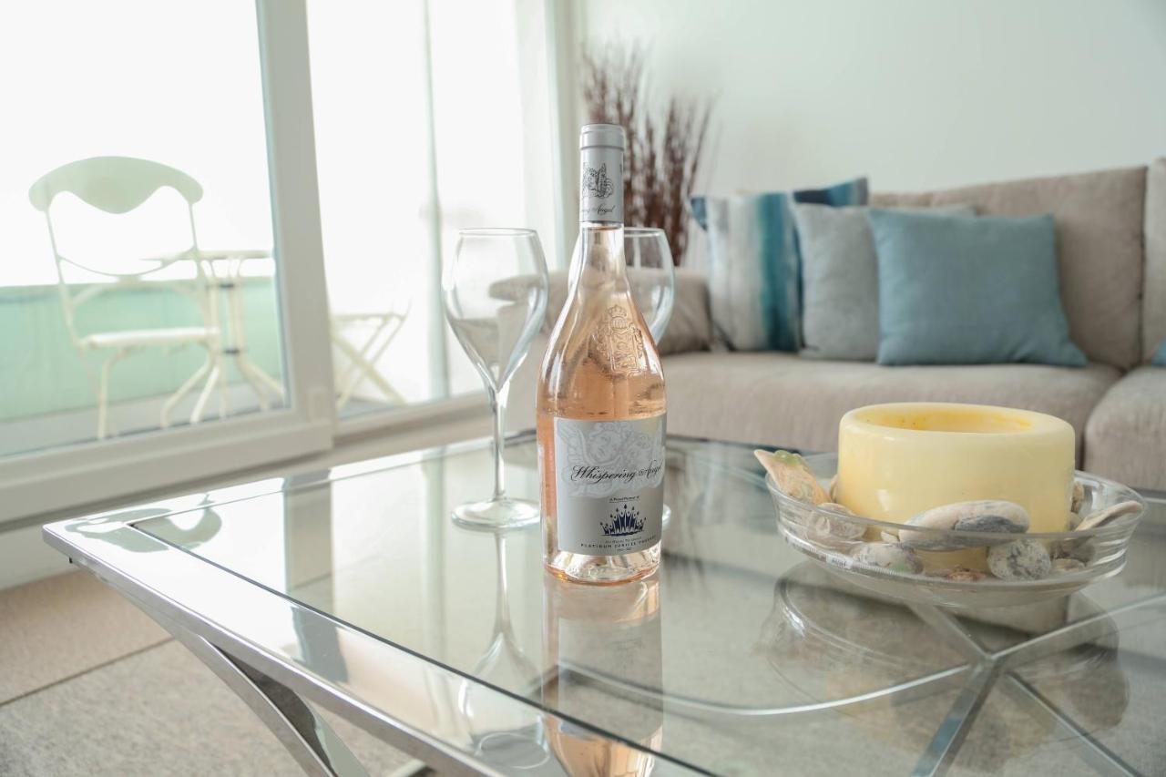 Tides - Beach Front Apartment In Bracklesham Bay チチェスター エクステリア 写真