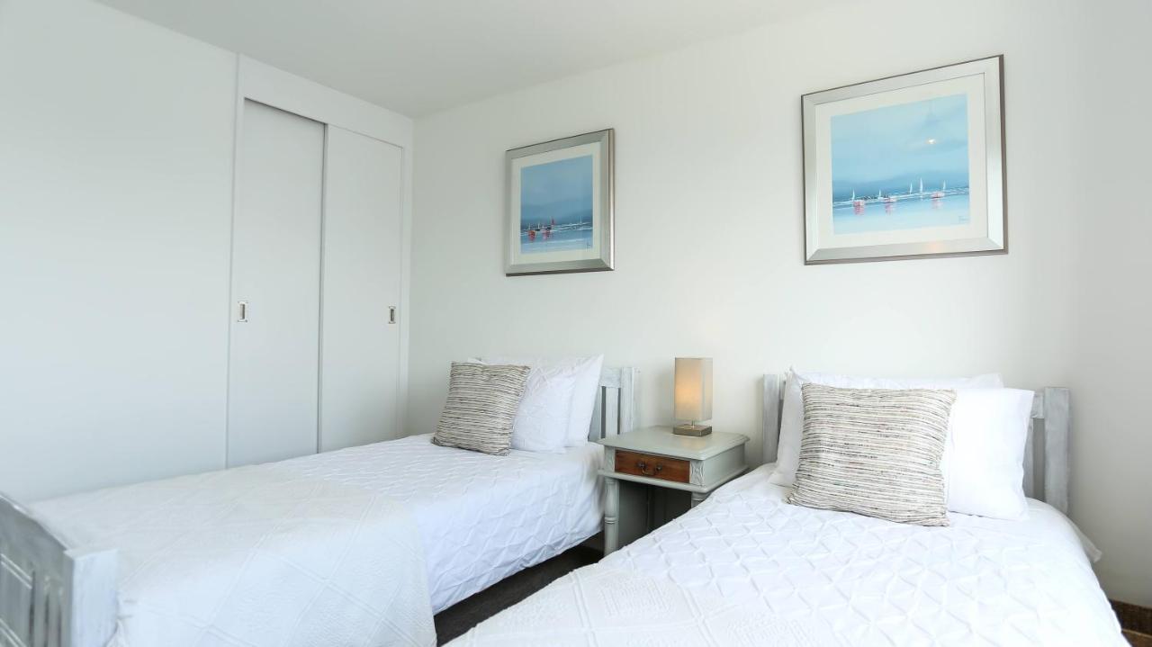 Tides - Beach Front Apartment In Bracklesham Bay チチェスター エクステリア 写真