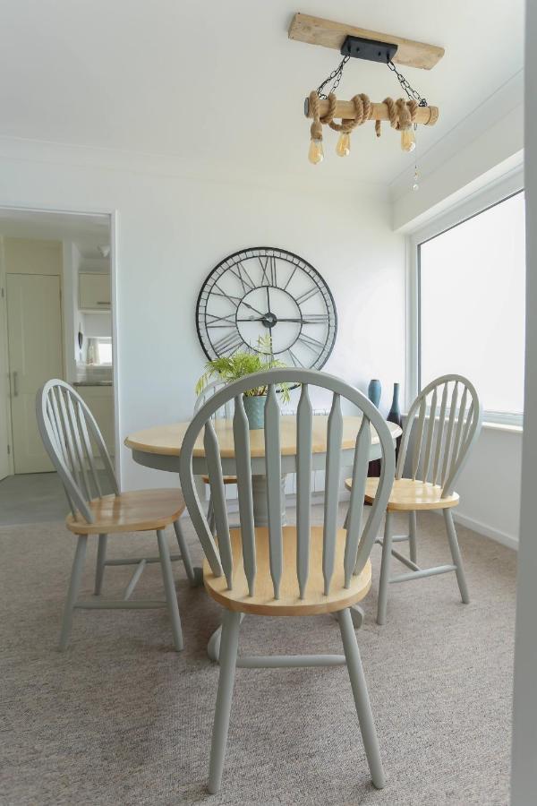 Tides - Beach Front Apartment In Bracklesham Bay チチェスター エクステリア 写真