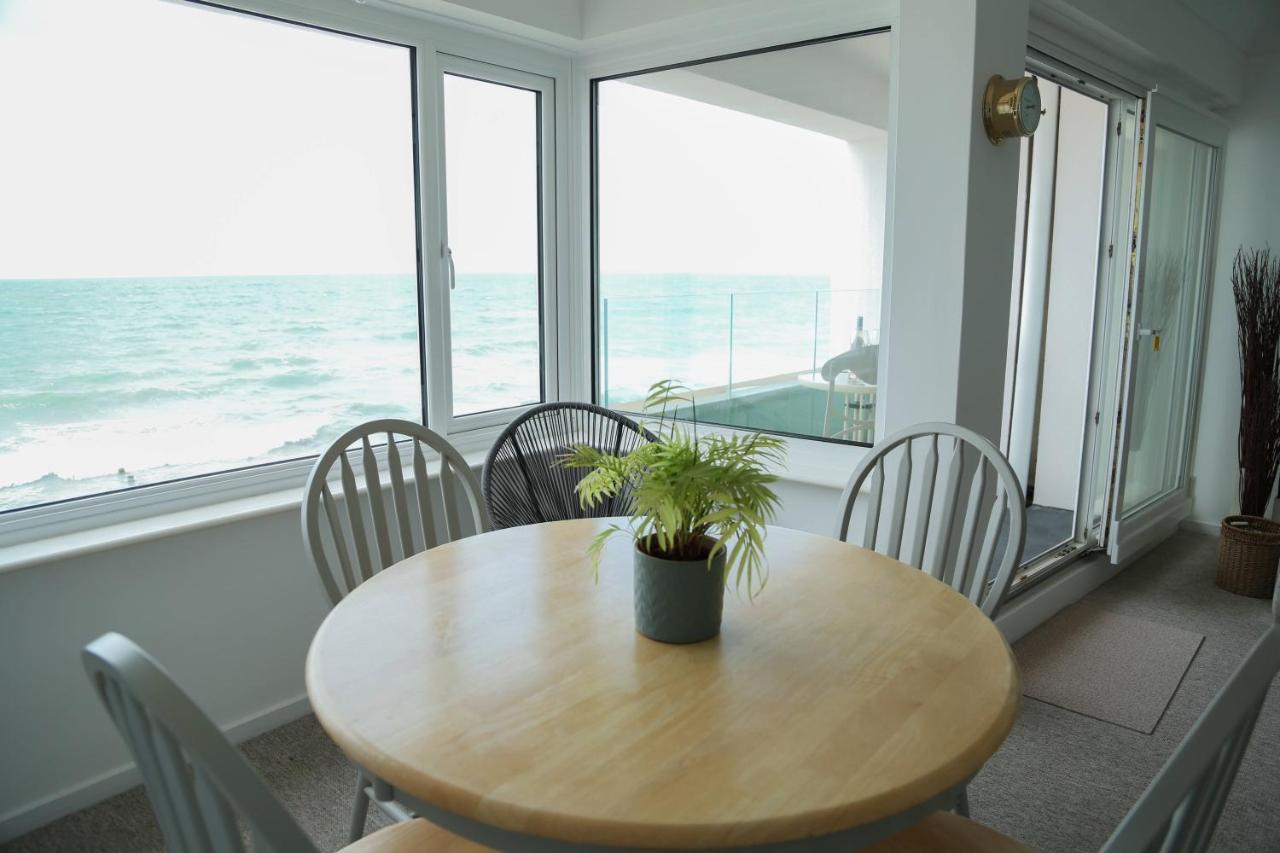 Tides - Beach Front Apartment In Bracklesham Bay チチェスター エクステリア 写真